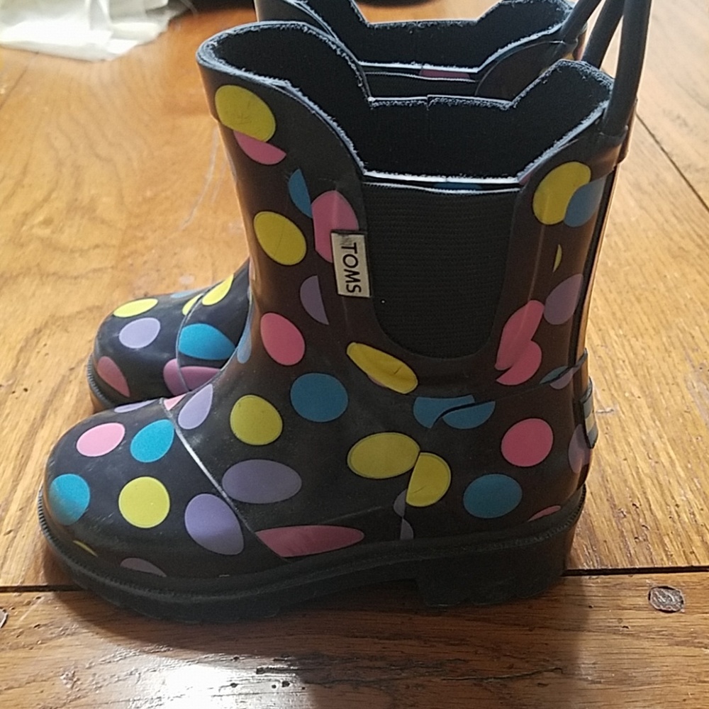 Tom's rain boots